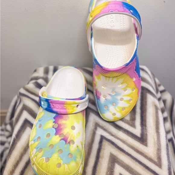 Crocs Iconic Comfort Platform Clogs :Tie Dye Graphic - Picture 2 of 4